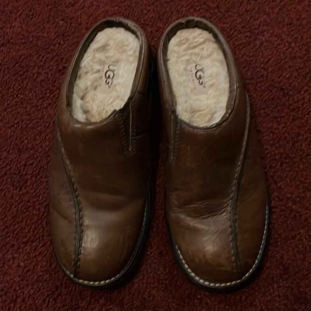 Ladies brown pair of leather UGG, Australia, size 7 in USA